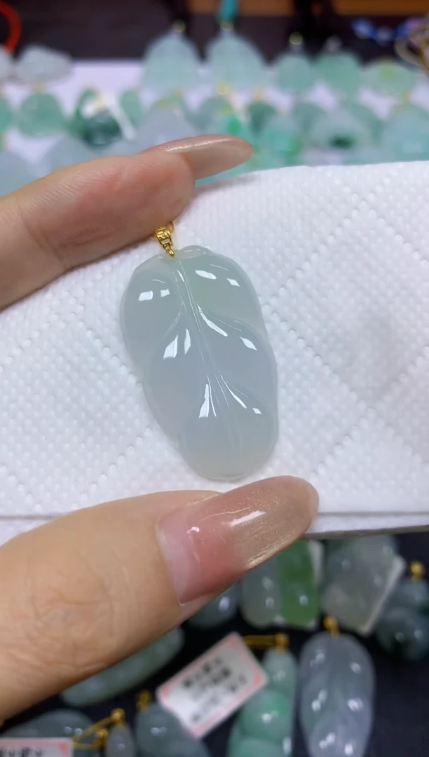 颈饰18K金镶嵌翡翠天然翡翠A货