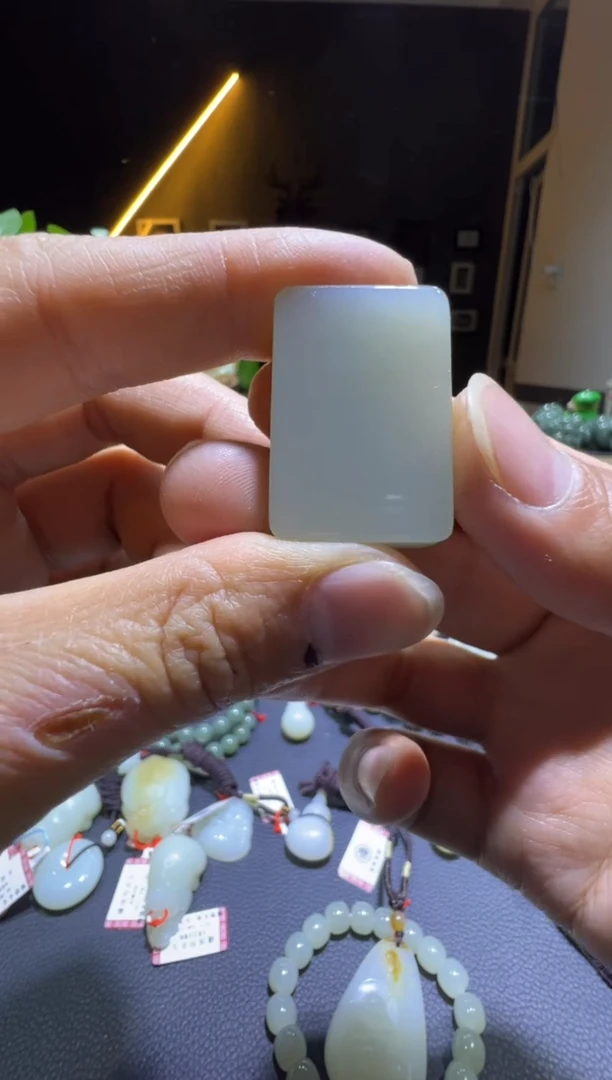 吊坠(不含链)未镶嵌和田玉近矿高清白挂件（产地直发）