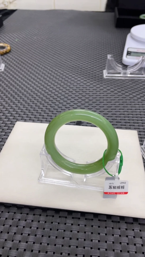 【闪购商品】和田玉手镯一条55+未镶嵌(多样性发一件) Z0621