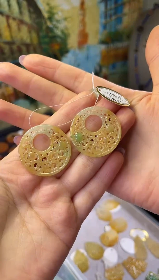 【闪购商品】翡翠耳饰未镶嵌黄翡翡翠花片料子
