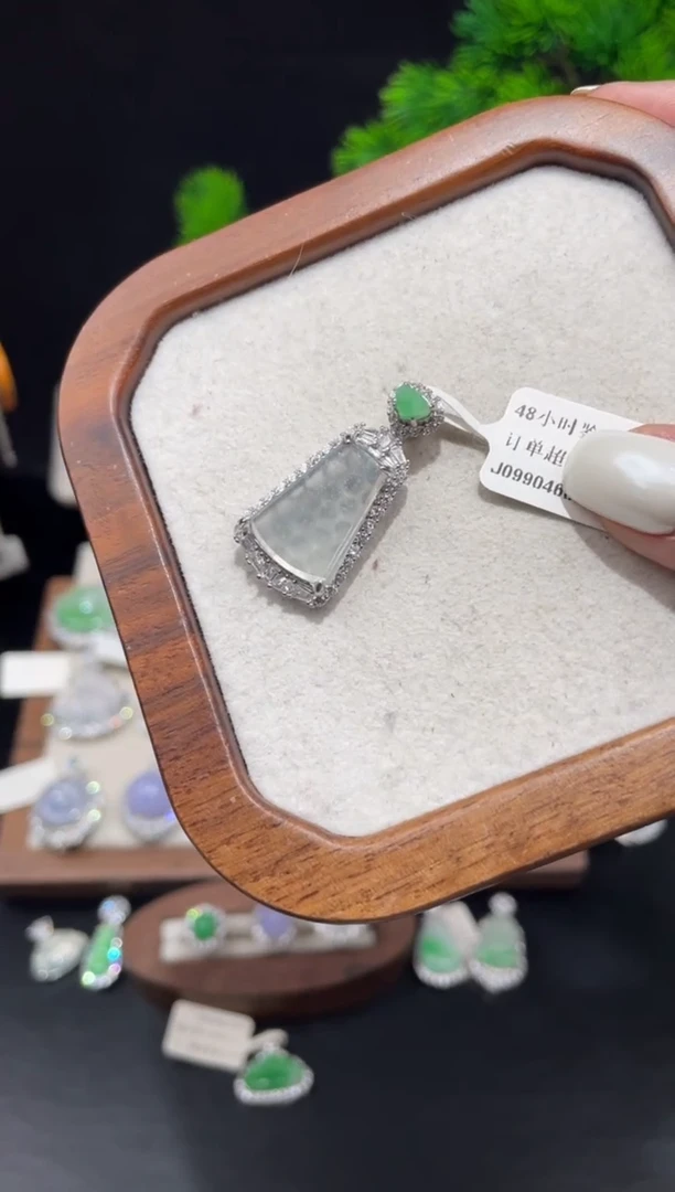 吊坠(赠链)银S925镶嵌翡翠吊坠