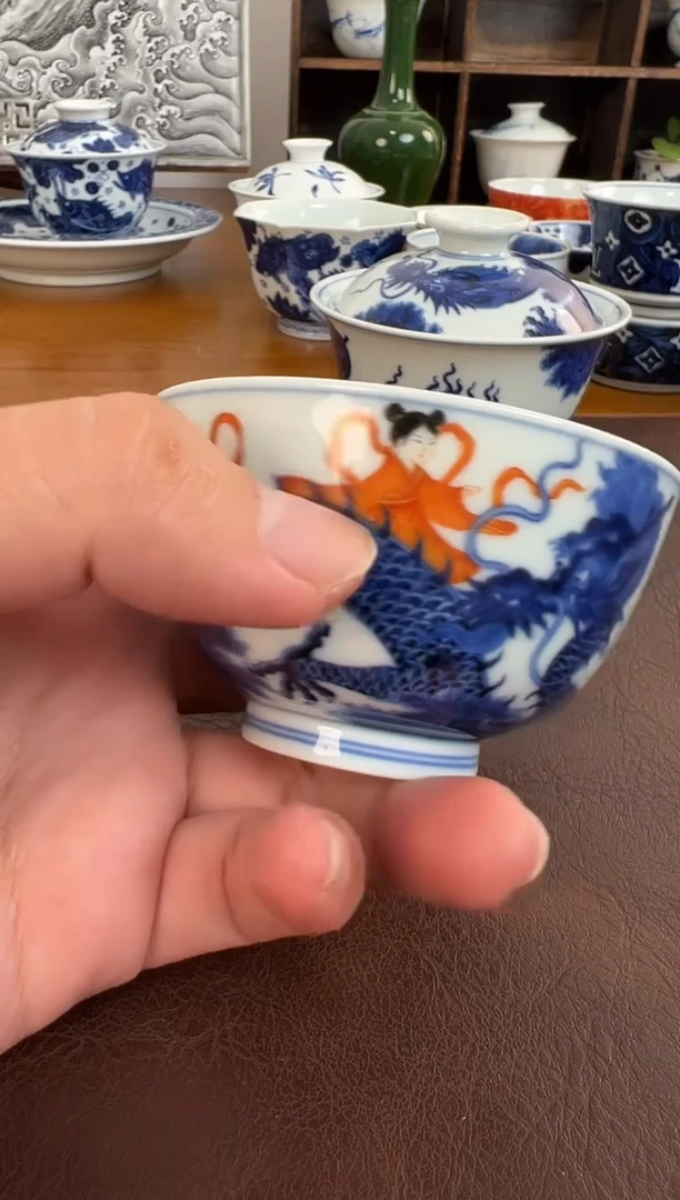 小卿亭青花矾红小龙女主人杯