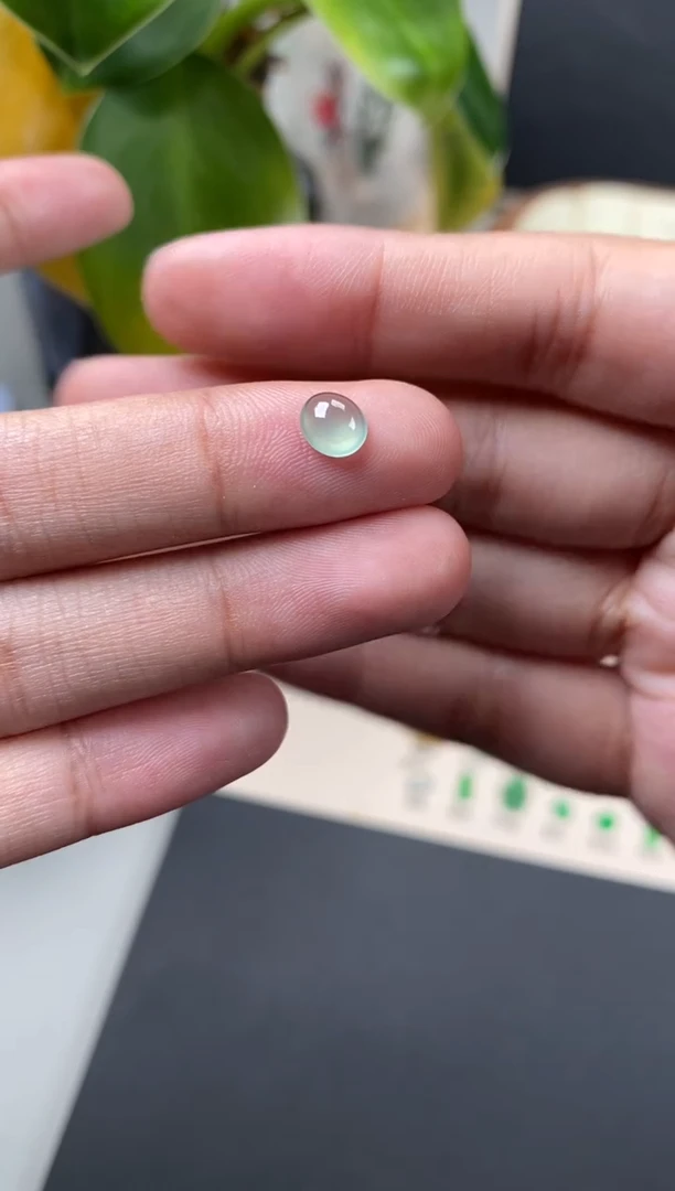 【闪购商品】翡翠颈饰未镶嵌翡翠冰绿蛋面