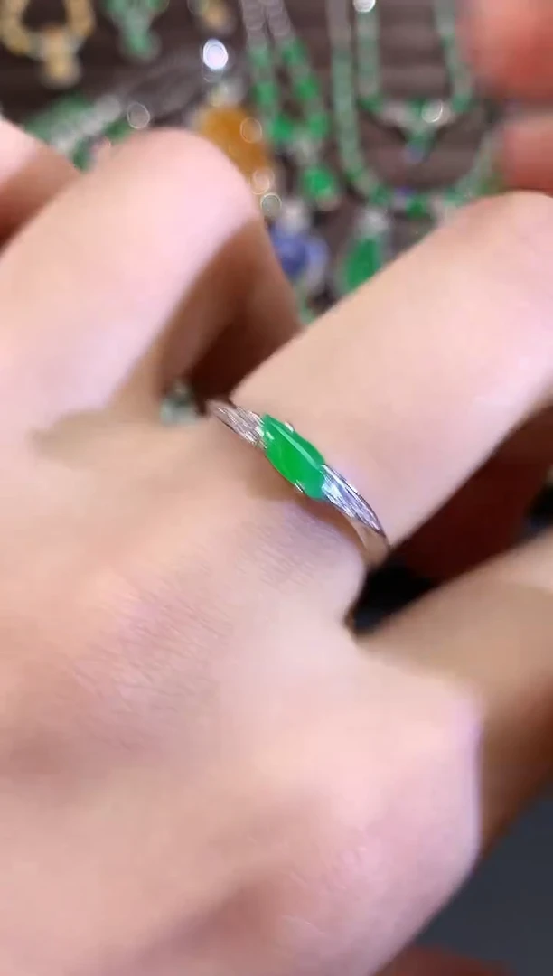 18K金镶嵌戒指翡翠B28