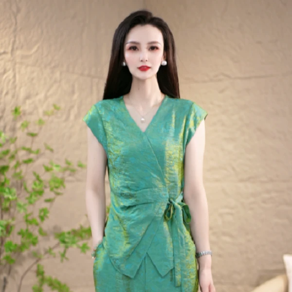 2025最新时尚高级气质夏季新中式国风盘扣短袖温柔减龄两件套套装