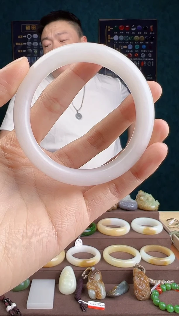 【闪购商品】和田玉手镯未镶嵌 拍一发一 多样性发货圈口备注50-63