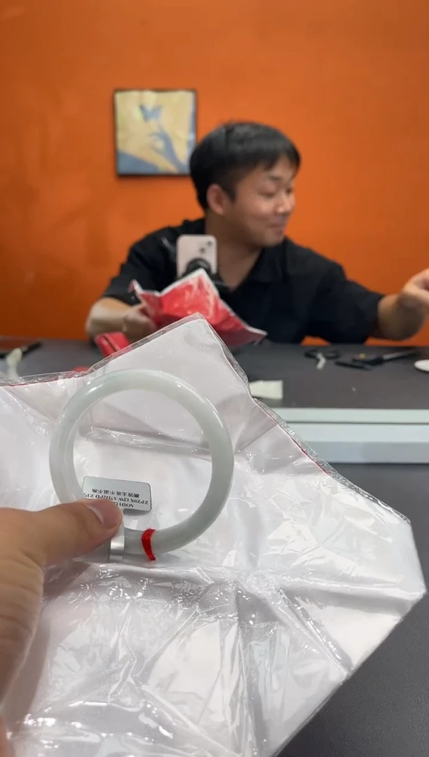 未镶嵌手镯翡翠翡翠手镯