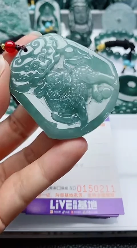 翡翠未镶嵌颈饰