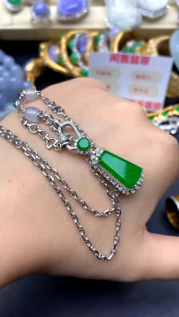 颈饰18K金镶嵌翡翠359 -中国好珍宝