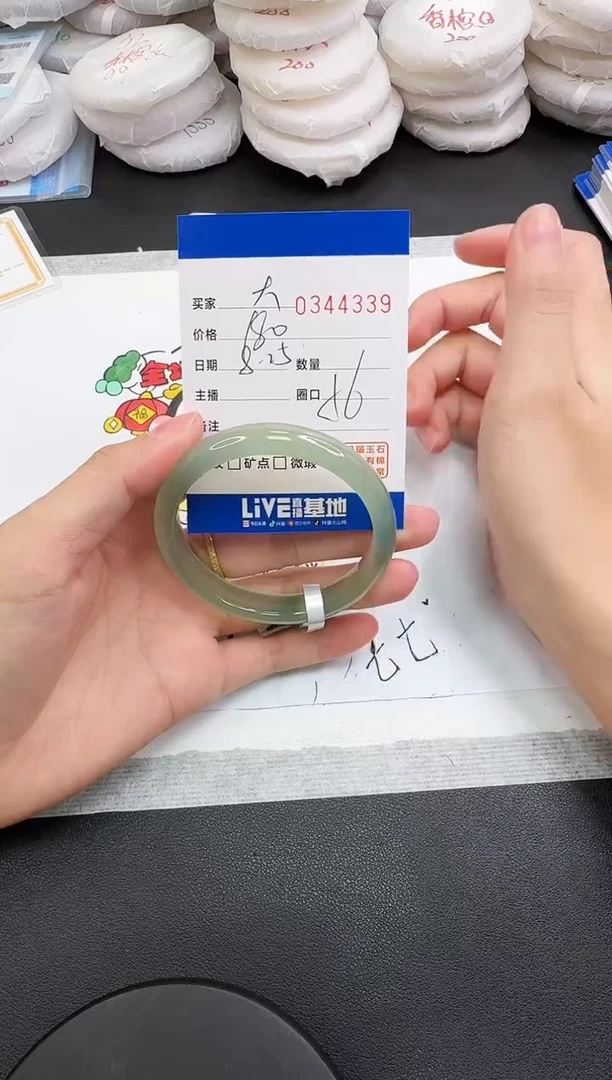 手镯玛瑙/玉髓未镶嵌大**?4339