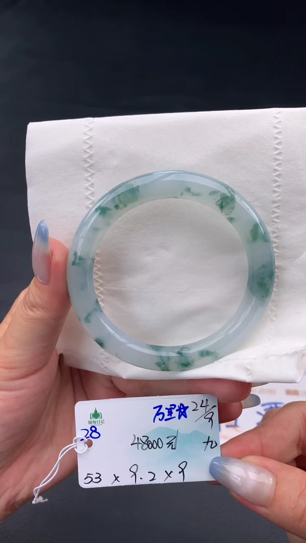 未镶嵌手镯翡翠自带#送人#，联系客服核对地址~
