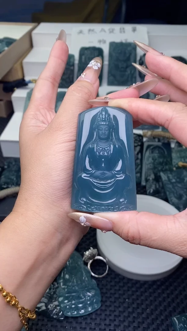 颈饰未镶嵌翡翠