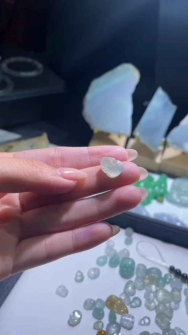 定制翡翠未镶嵌貔貅