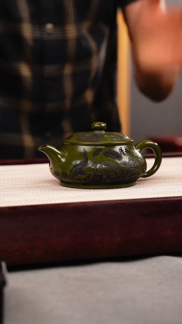 茶杯紫砂绿泥 明炉 刻鱼