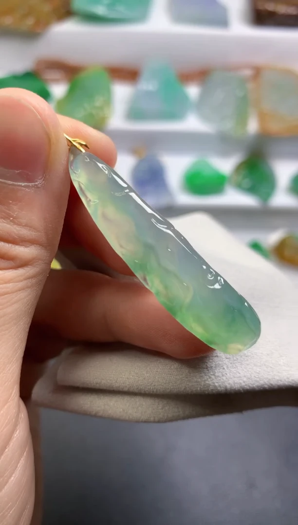 颈饰未镶嵌翡翠