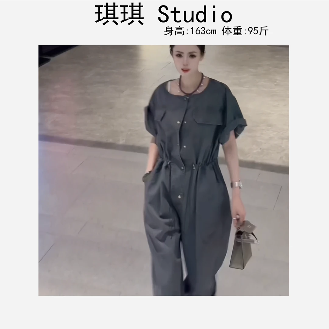 《琪琪家》春夏季新款重工设计感腰抽绳排扣短袖牛仔连体裤88113-77