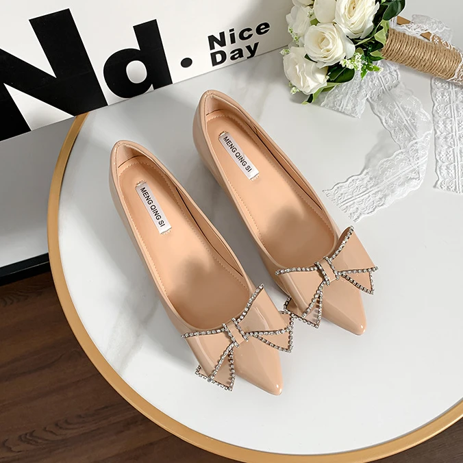 轻奢女鞋2025年新款法式黑色内增高尖头平底单鞋百搭配裙子晚晚风