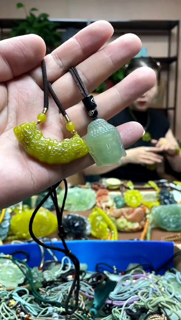 未镶嵌岫玉吊坠·