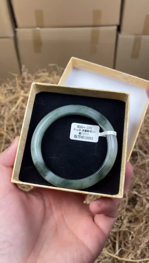 未镶嵌手镯石英质玉A205