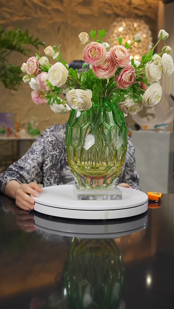 瓷片福利琥珀绿凹切面花瓶