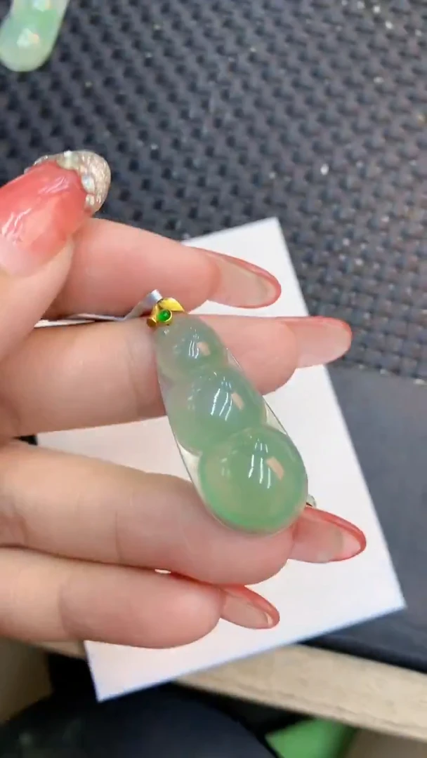 颈饰18K金镶嵌翡翠1