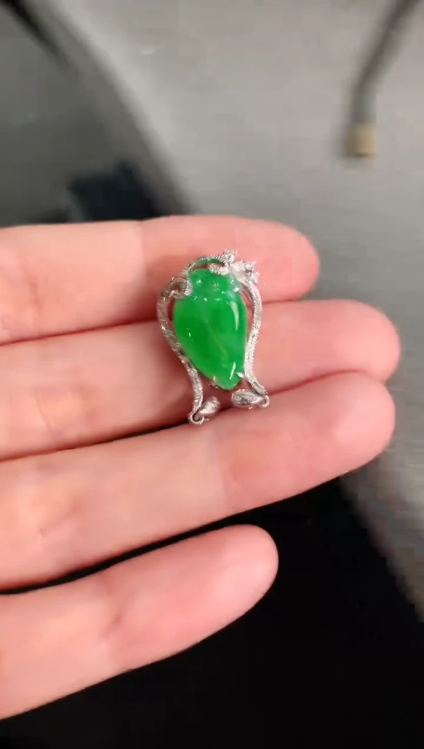 【闪购商品】翡翠颈饰18K金镶嵌吊坠