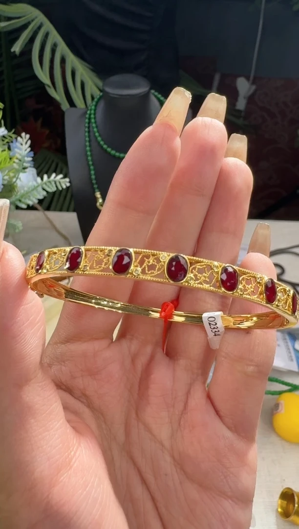 【闪购商品】红宝石手镯18K金镶嵌手镯