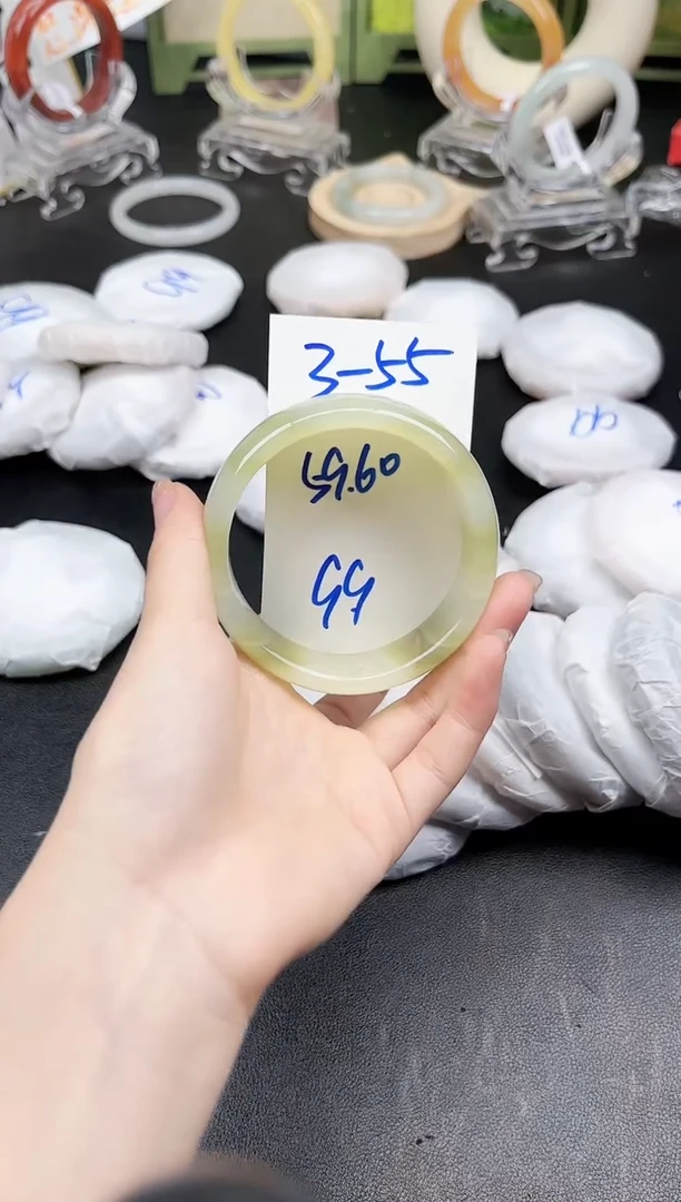 未镶嵌手镯石英质玉3-55