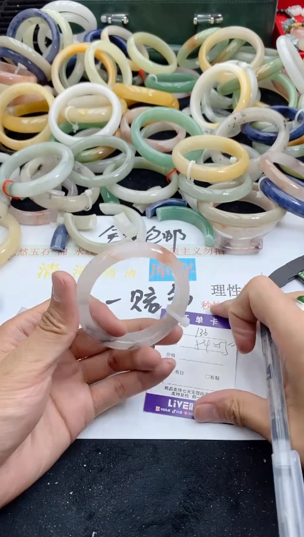 【闪购商品】石英质玉手镯未镶嵌136