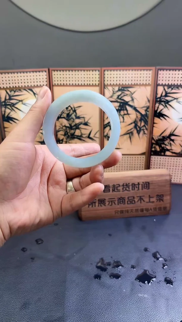 未镶嵌手镯定制翡翠温***悲手镯定制