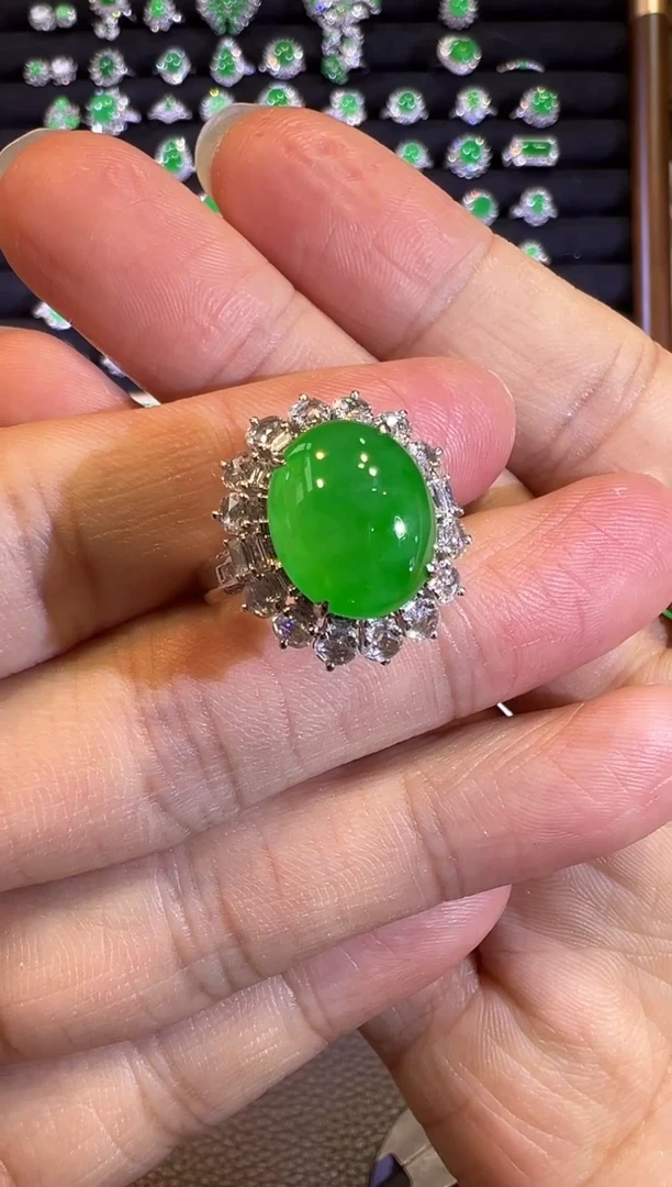 【闪购商品】翡翠戒指18K金镶嵌正阳满绿蛋面戒指