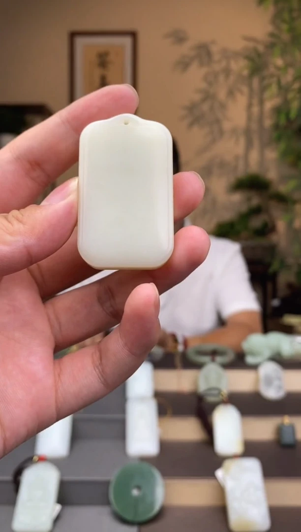 和田玉未镶嵌吊坠(不含链)1