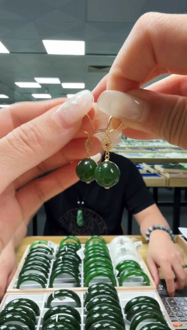 颈饰未镶嵌和田玉和田玉耳钉 YLED-001 多样性发一