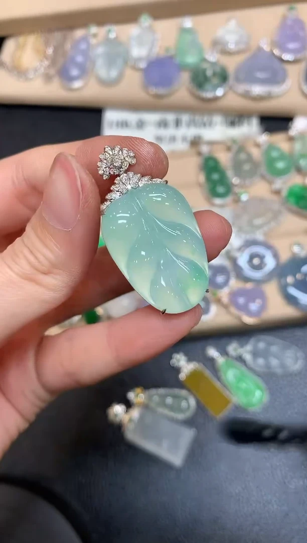 【闪购商品】翡翠颈饰18K金镶嵌树叶【无服务费