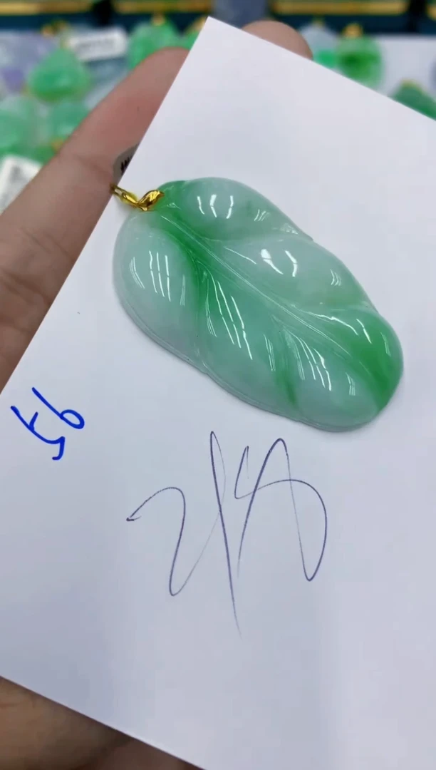 翡翠18K金镶嵌颈饰1111111111
