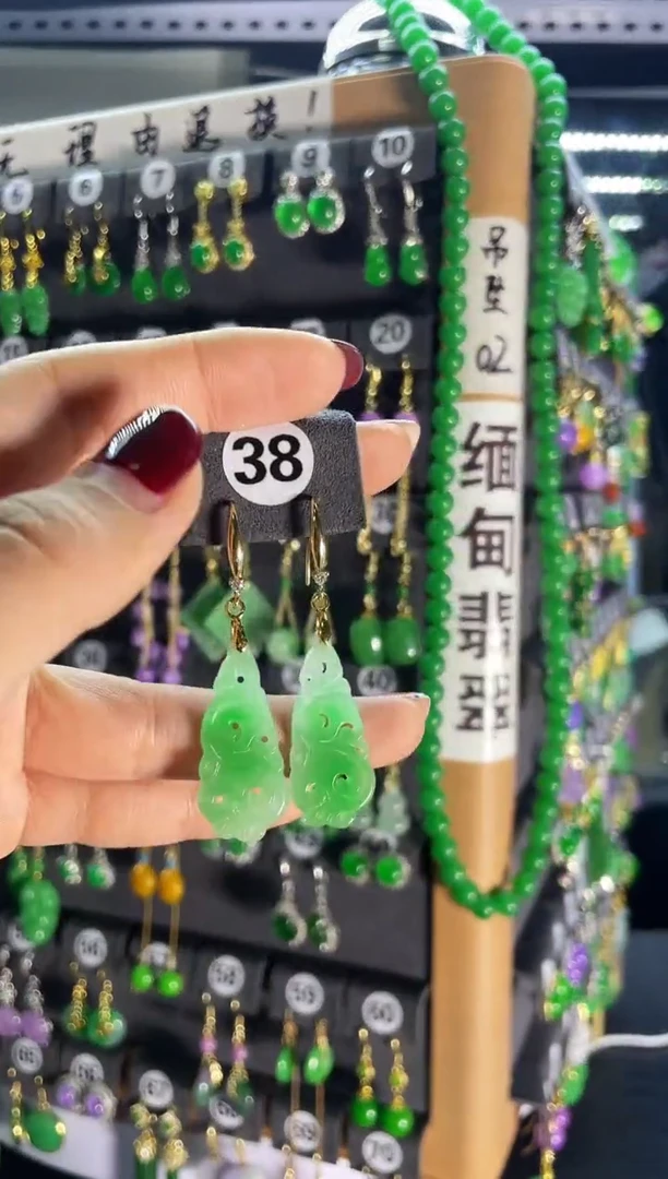 【闪购商品】翡翠颈饰银S925镶嵌38...