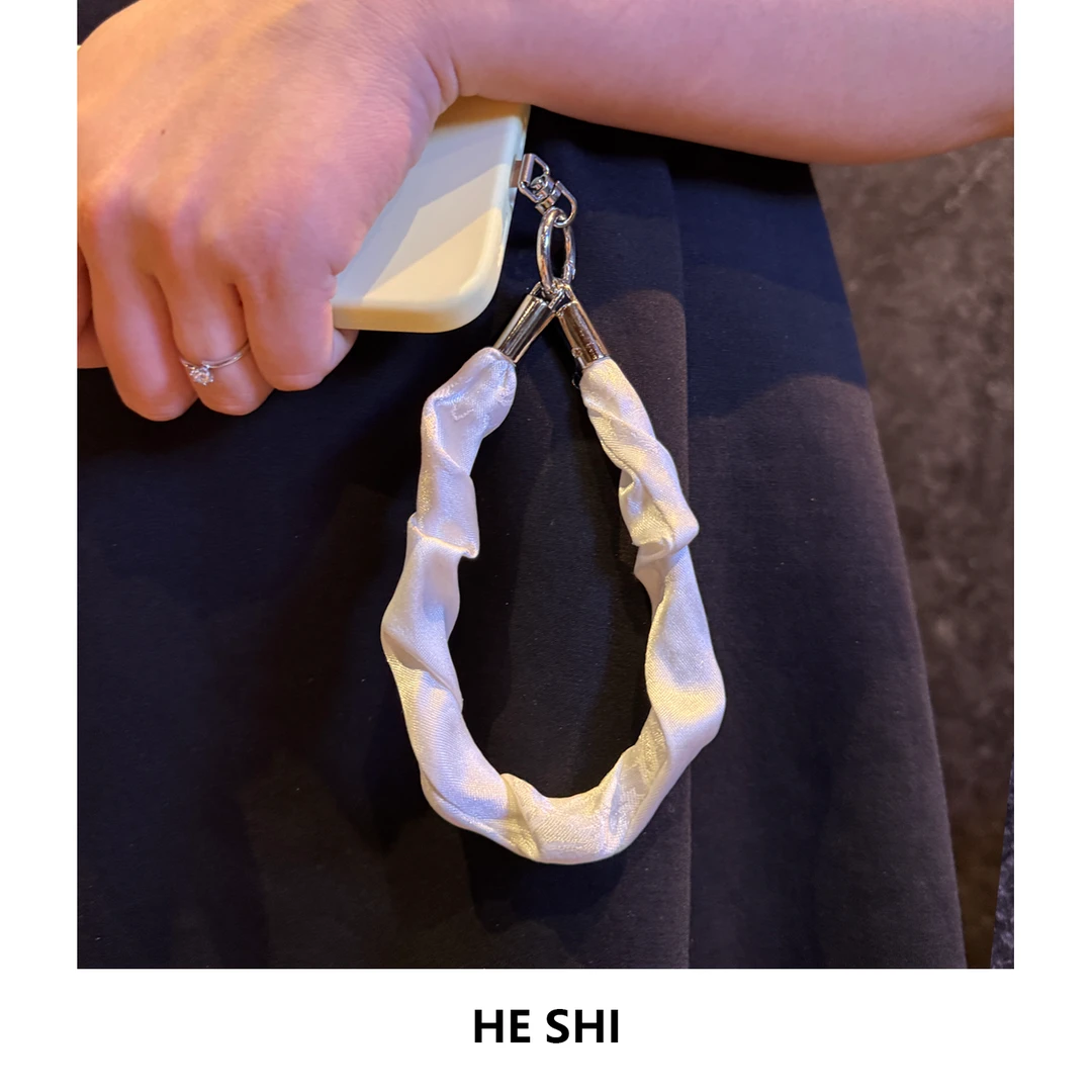 丝绸发圈手机链条挂绳布艺小香风哈喽KT手机挂件防相机挂链凯蒂猫