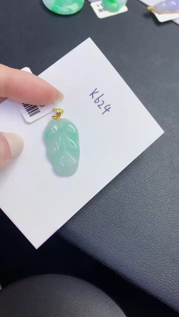 颈饰18K金镶嵌翡翠缅甸天然翡翠A货