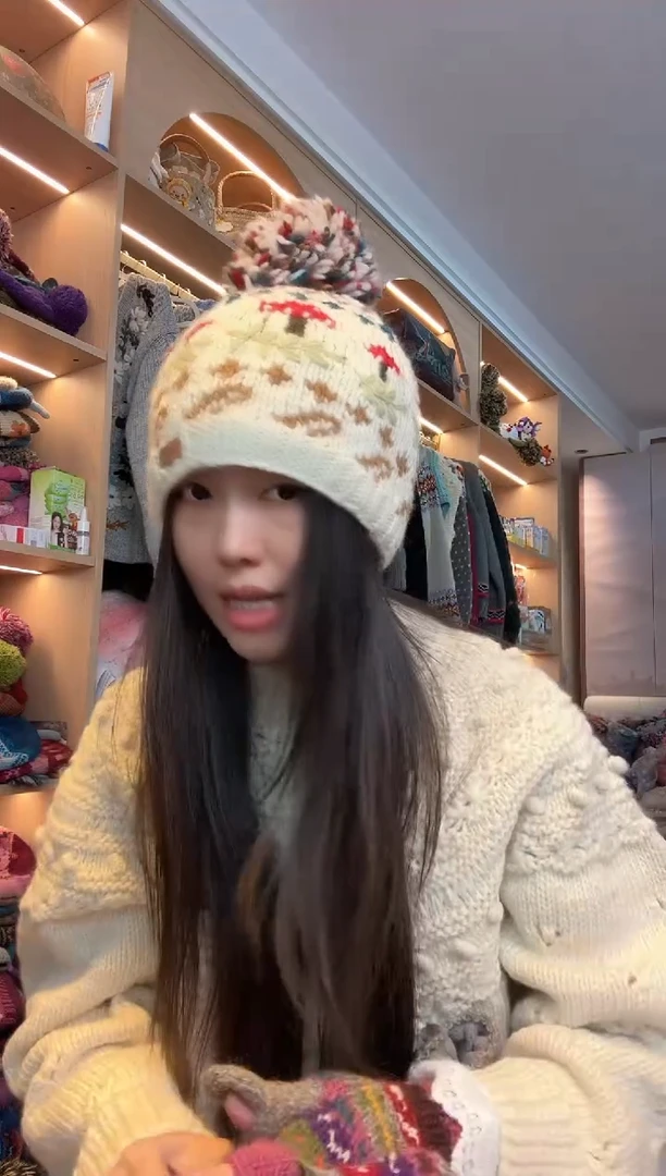 羊毛白色蘑菇帽