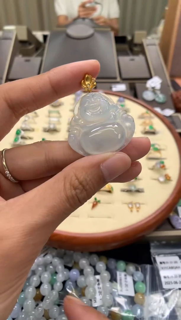 翡翠18K金镶嵌颈饰佛公