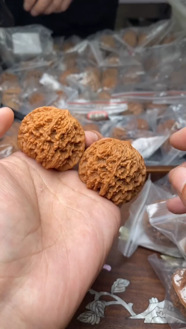 【闪购商品】文玩核桃把件A56号43尺满天星.团