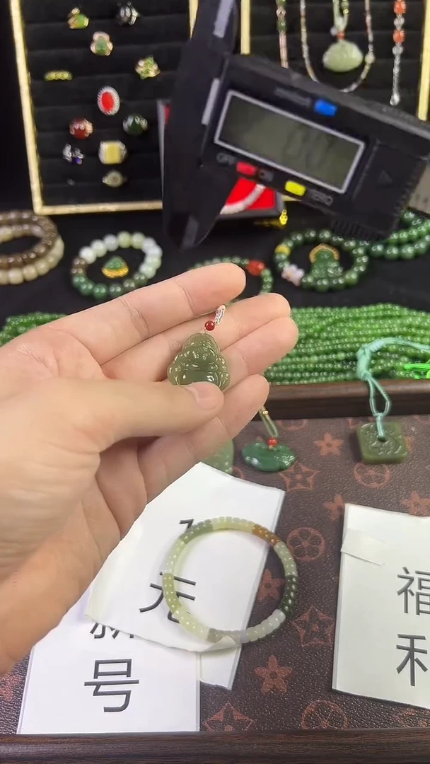 吊坠(赠链)未镶嵌和田玉9