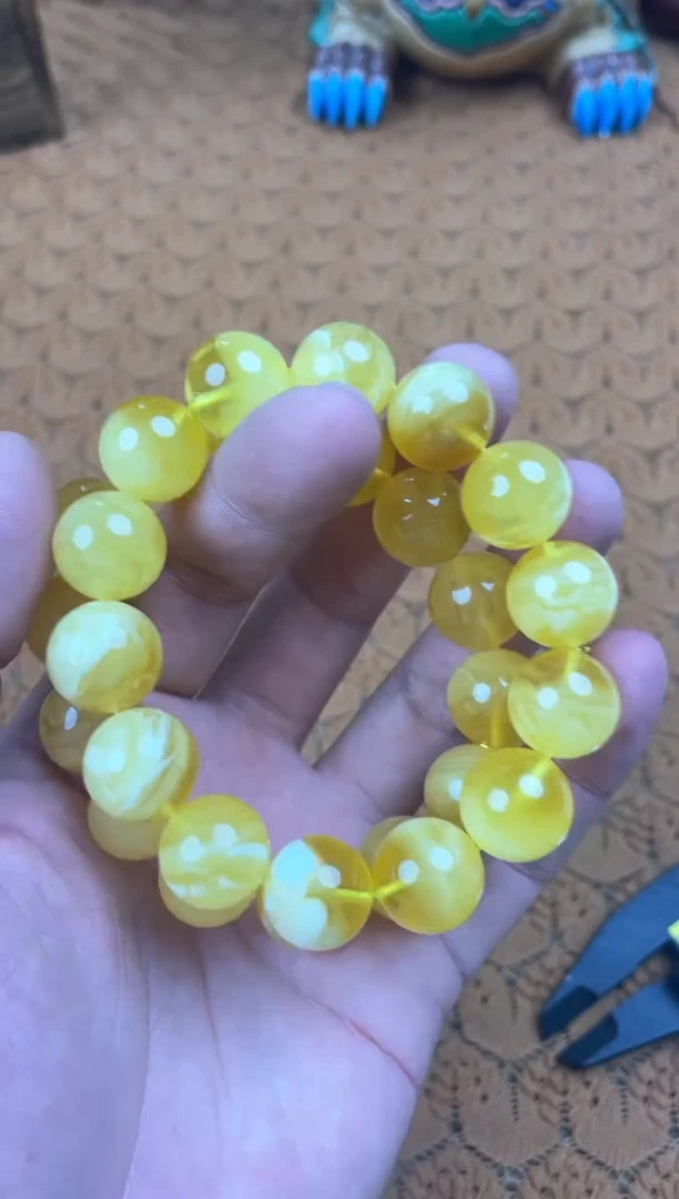 未镶嵌蜜蜡裸石WML8994瑕疵多样性发其中一件