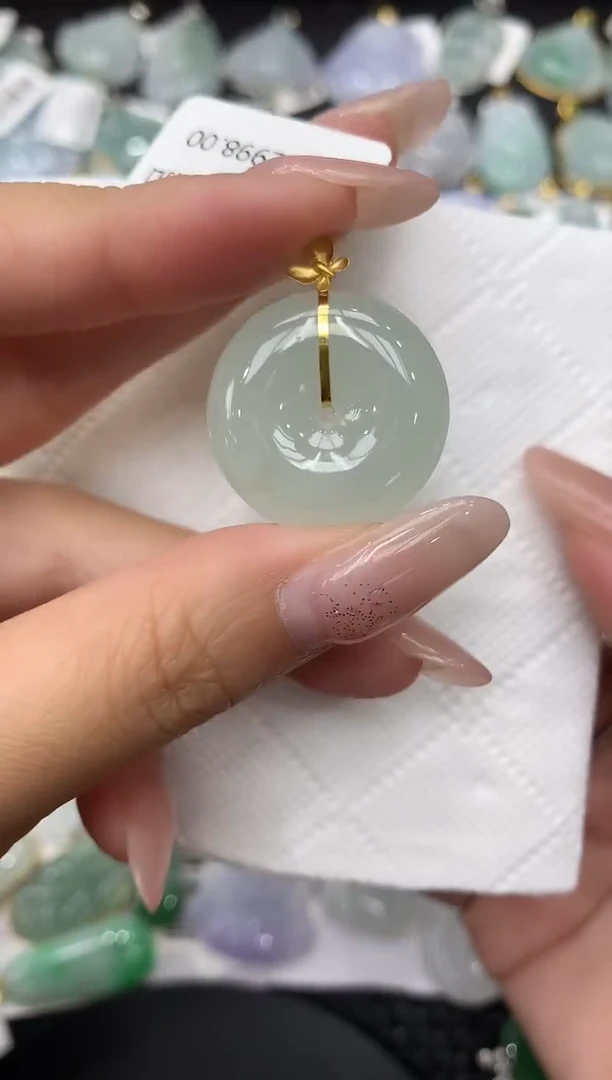 颈饰18K金镶嵌翡翠1111111111