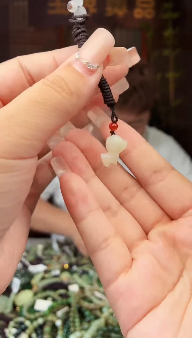 和田玉未镶嵌颈饰拍一发一