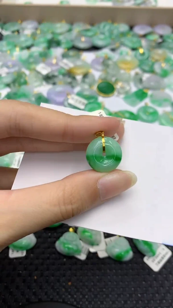 翡翠18K金镶嵌颈饰天然缅甸翡翠A货