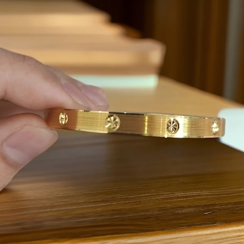 【质检发货】MR宽版横纹金色卡家手镯轻奢时尚大气