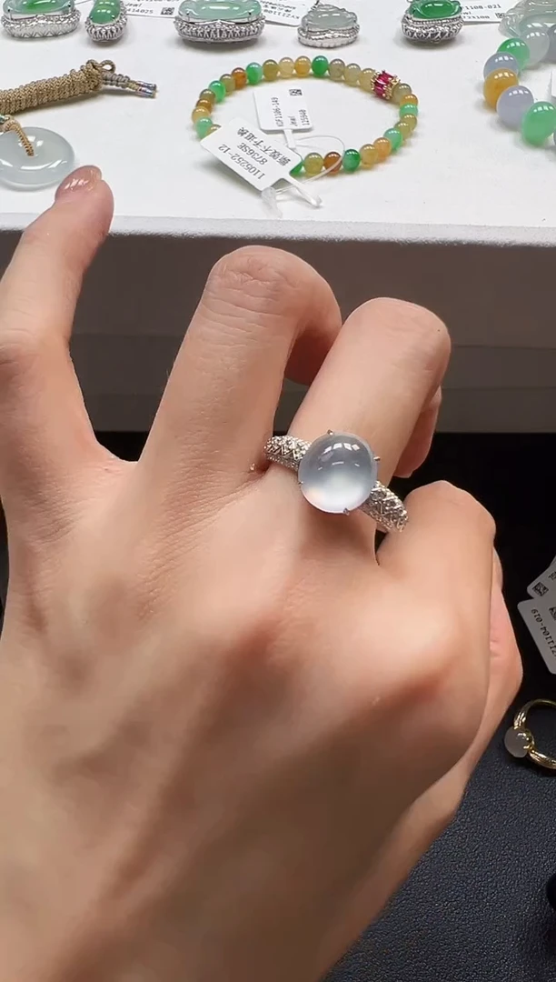 18K金镶嵌戒指翡翠润***管KYY1104-003