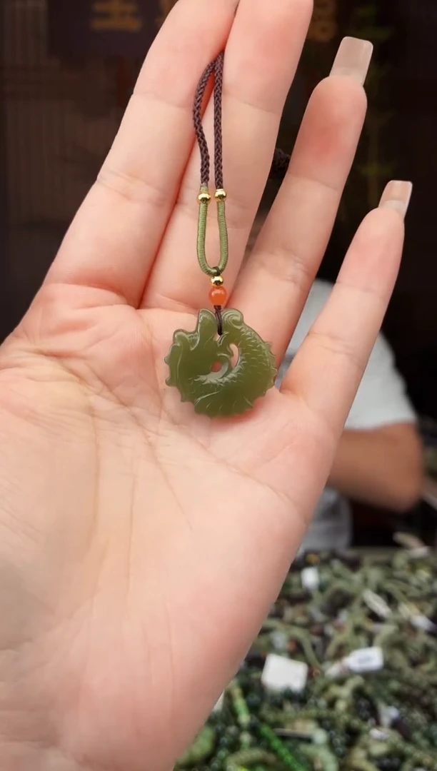 和田玉未镶嵌颈饰拍一发一