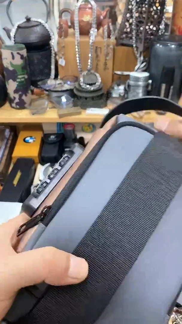 瓷片闪购商品  如图所示